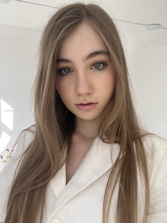 Аня Алмендро